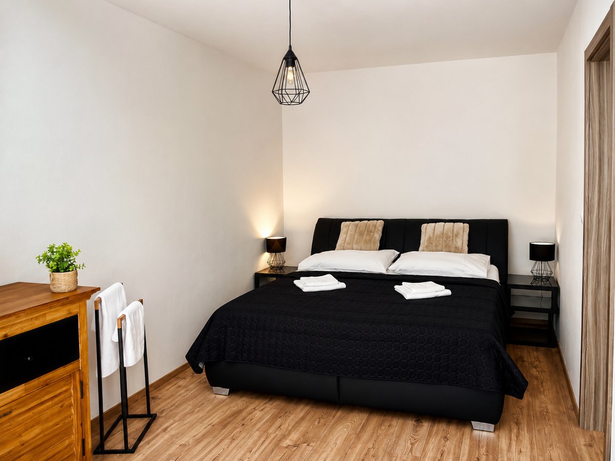 Bedroom with a double bed